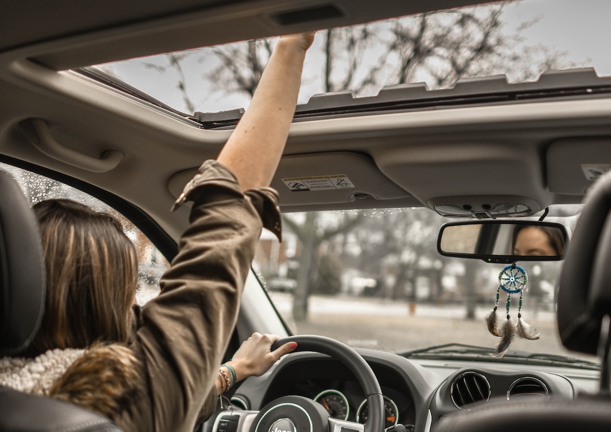 simple thoughtful ways to pay-it-forward in the new year – good driver car