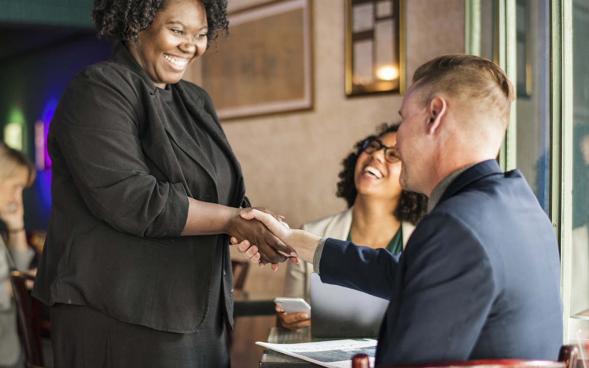 simple thoughtful ways to pay-it-forward in the new year – people shaking hands