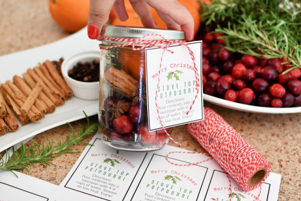 DIY potpourri mason jar gift idea