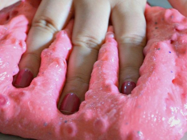 How to Make Crunchy Slime + FREE Printable Valentine’s Day Labels (Fun Gift Idea!)
