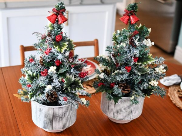 DIY Christmas Decor Couldn’t Be Easier Thanks to This Dollar Tree Hack!