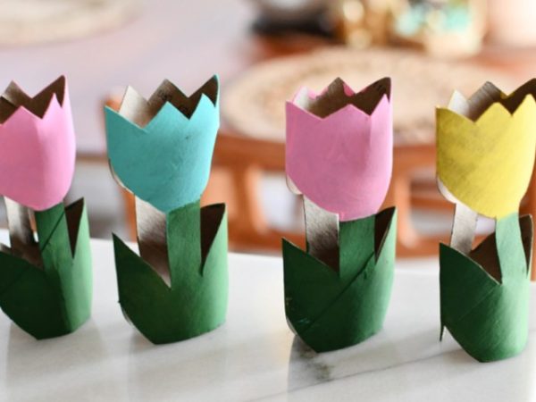 Make Spring Cardboard Flowers Using Toilet Paper Rolls!