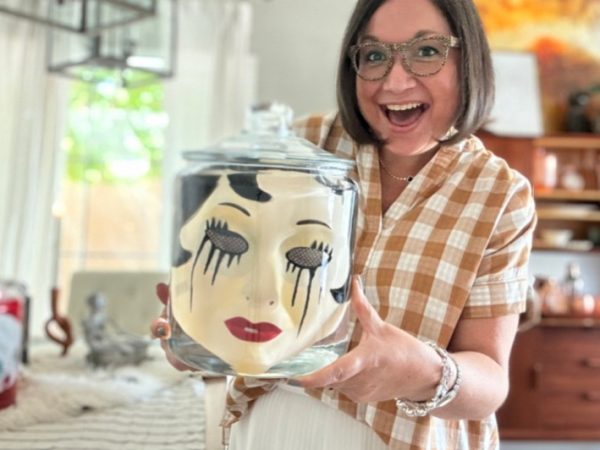 DIY Creepy Head in a Jar: All You Need is Water, a Mask, and a Jar!