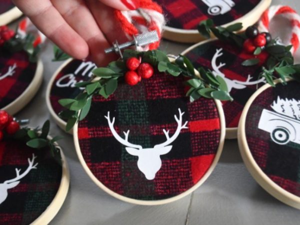 Make DIY Embroidery Hoop Ornaments (Festive & Easy Christmas Craft!)