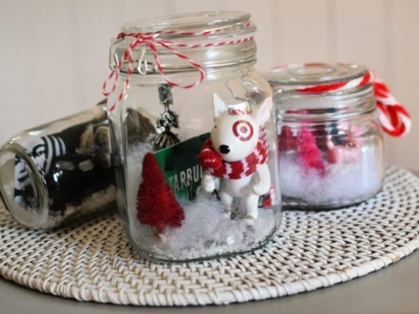 These DIY Mason Jar Snow Globes Make The Perfect Gift Card Holder!