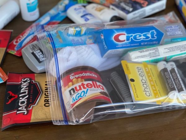 How to Make Blessing Bags to Give Back This Year