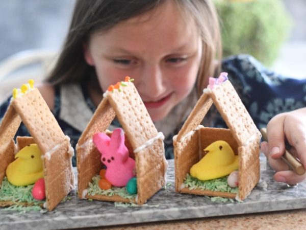 Make This Easy & Edible Easter Peep House (Fun Kids Craft!)