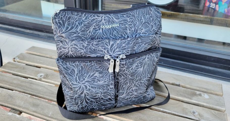 black floral print Baggallini Horizon Crossbody bag
