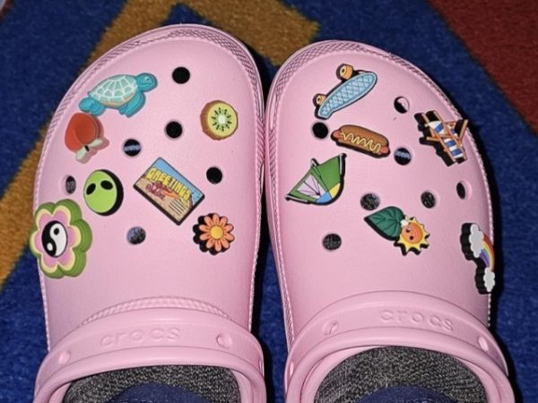 Up to 90% Off Crocs Jibbitz on Amazon – Tons of Fun Styles Available!