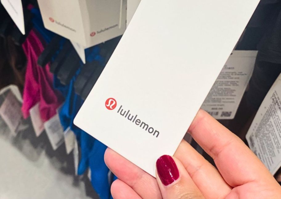 womans hand holding a lululemon tag
