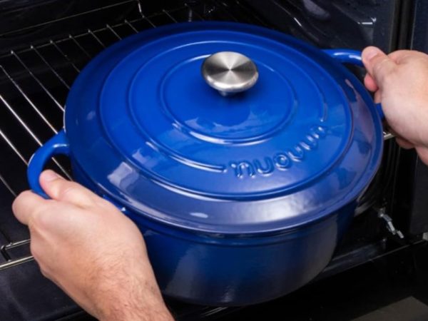 Cast Iron Dutch Oven Only $39.98 Shipped on Amazon (Compare to Le Creuset!)