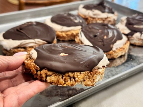 Make These Easy Protein S’mores Rice Cakes as a Dessert or Snack!