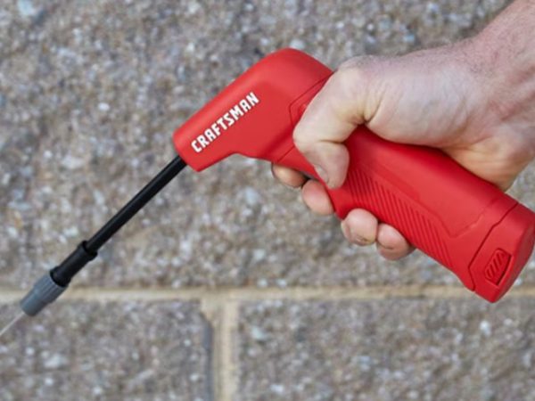 Craftsman Battery-Operated Pump Sprayer Only $8.98 on Lowes.com (Reg. $13)