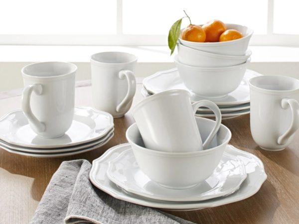 Better Homes & Gardens 16-Piece Dinnerware Set Only $21 on Walmart.com (Reg. $50)