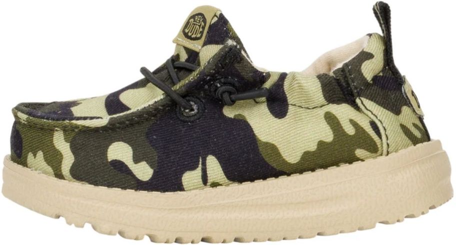 a toddlers camo print casual shoe