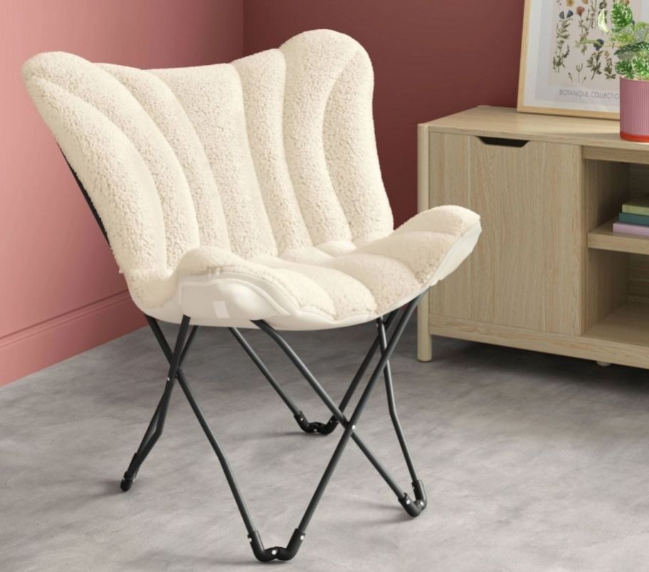 a faux fur buttlefly chair