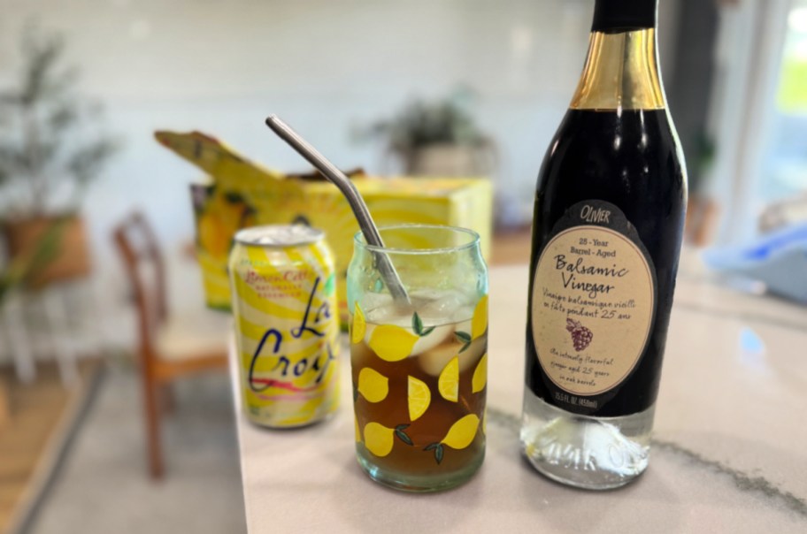adding balsalmic vinegar to sparkling water