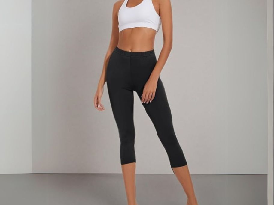 woman wearing black capri leggings