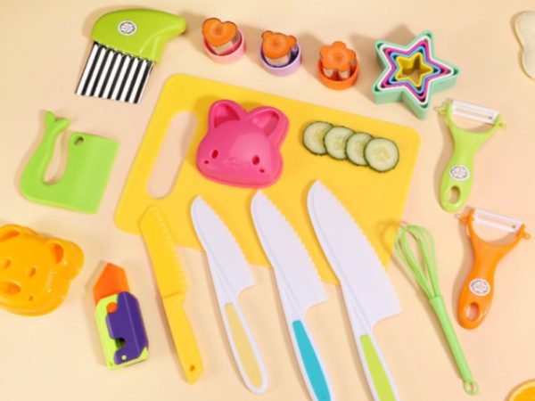 Kids BPA-Free Cooking 23-Piece Set Only $12.99 on Amazon – And It Actually Works!