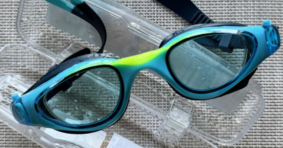 kids swim goggles