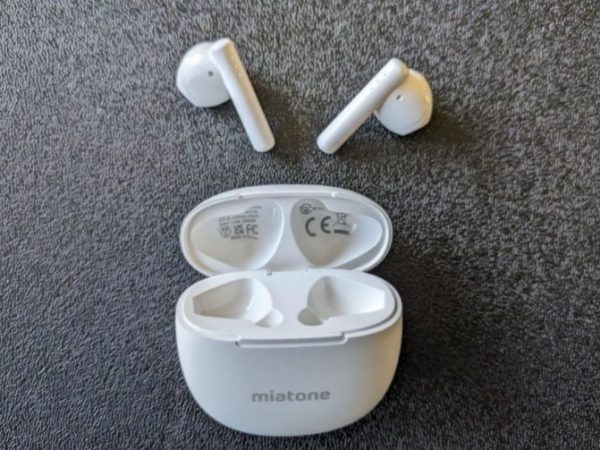 Wireless Bluetooth Earbuds w/ Charging Case Only $11.49 on Amazon