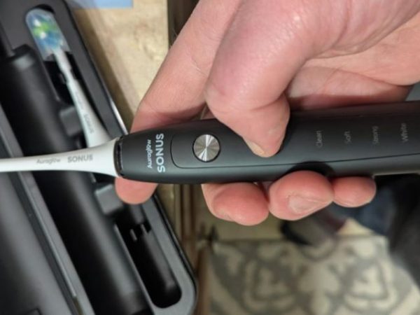 Electric Toothbrush Only $14.99 on Amazon (Reg. $30) | Includes 2 Brush Heads