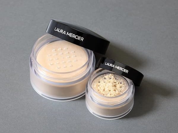 Laura Mercier Home & Away Transulent Loose Setting Powder Set only $33.48 shipped! (Reg. $68) {Today Only}