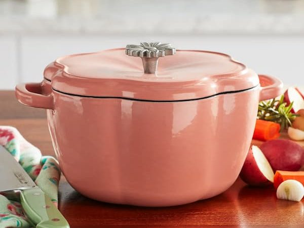 Pioneer Woman Dutch Oven only $19.98 (Reg. $42)!