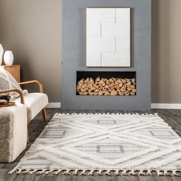 dae geometric high/low tasseled area rug